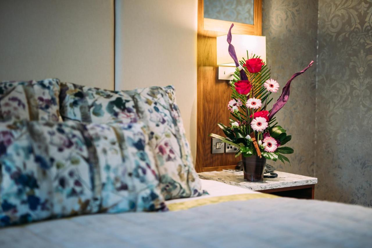 The Valley Hotel & Carriage Gardens Fivemiletown Exteriér fotografie
